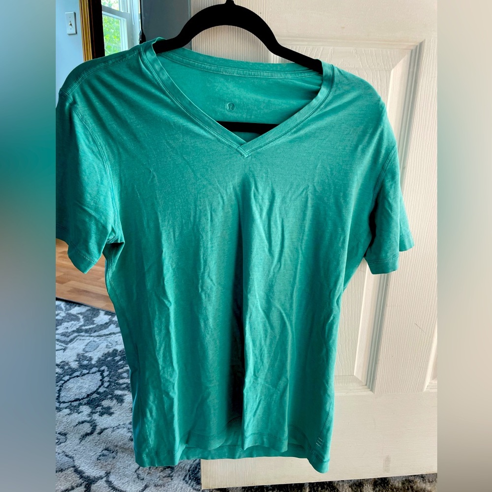 Men’s Lululemon V neck T shirt